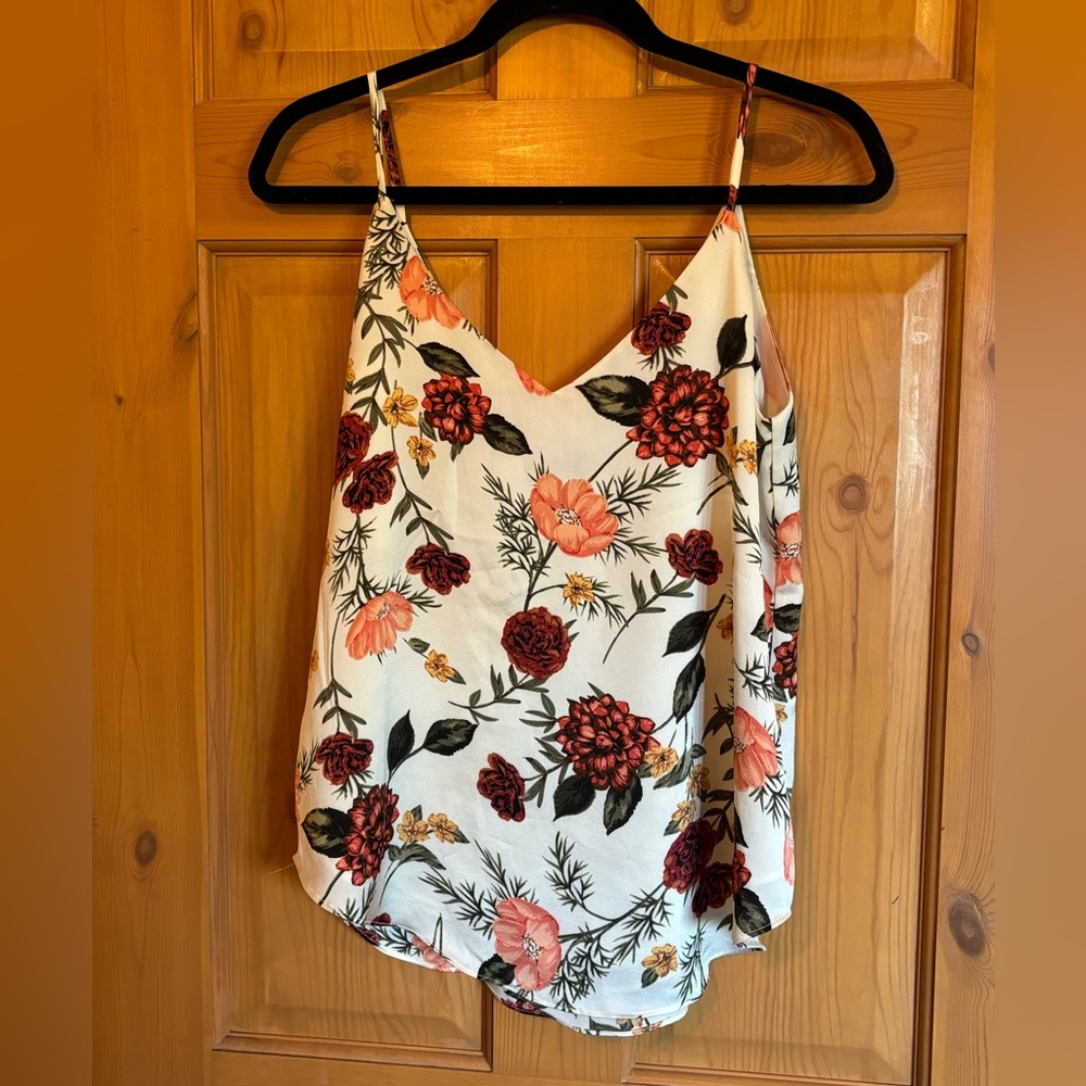 New with Tags Tahari Floral Sleeveless Top S